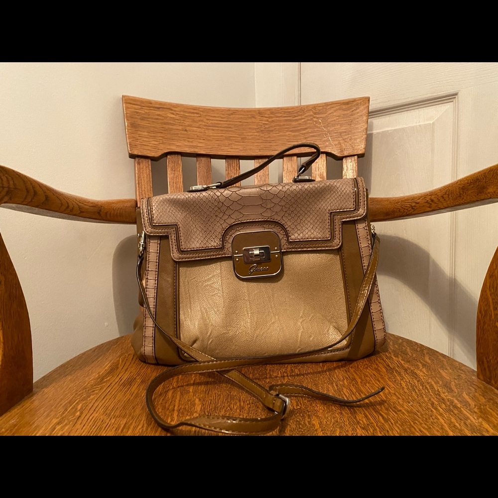 AUTHENTIC GUESS PURSE